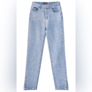 LIGHT BLUE WASH LONG LEG SPLIT HEM JEANS